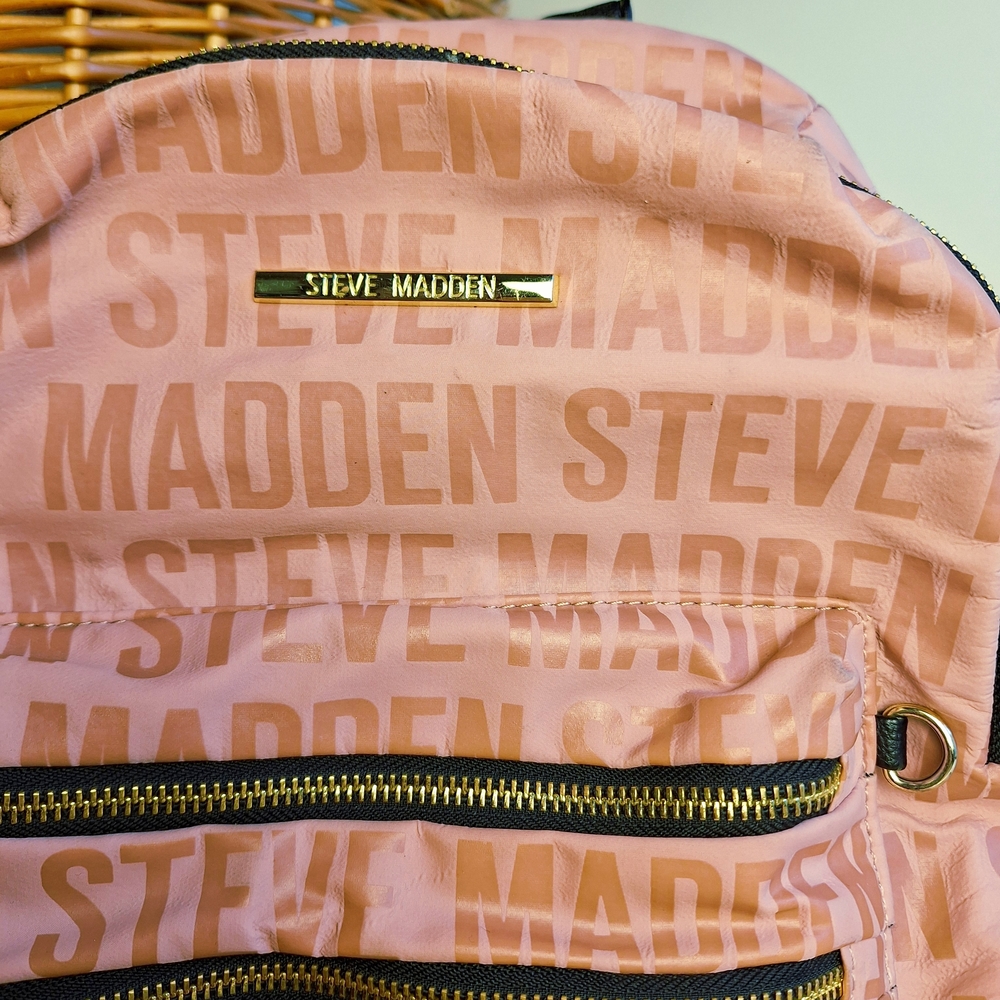 NWOT Steve Madden Blush Pink Logo Designer Backpack with Gold Zipper Black Trim - Picture 3 of 5